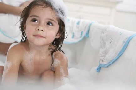 Чи можна купати дитину при температурі поради та рекомендації батькам