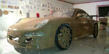 Omul și-a construit propria copie a porschei de tuburi din plastic și carton, umkra