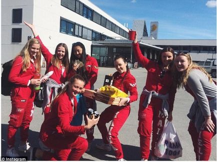 Absolvenții norvegieni se distrează înainte de examenele finale