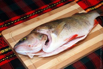 Perch fólia - sült hal fűszerekkel és zöldségekkel