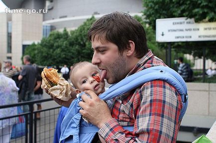 Папа-капелюх чому не можна довіряти маленьких дітей їх власним батькам - time go!