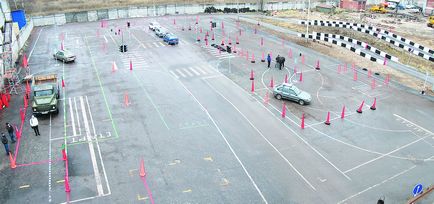 Az első vezetői lecke egy gépjárművezető-iskolában először az első osztályban! (Kezdeti) Az első vezetői lecke egy gépjárművezető-iskolában először az első osztályban!