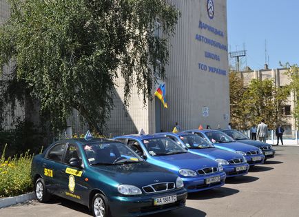 Az első vezetői lecke egy gépjárművezető-iskolában először az első osztályban! (Első vezetői lecke) Az első vezetői lecke egy gépjárművezető-iskolában először az első osztályban!