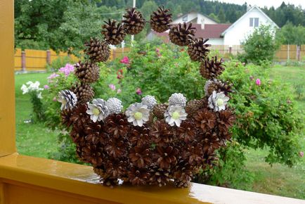 Artizanat din conuri de pin și plasticină pentru o reședință de vară și o grădină, din frunze și ghinde cum să facă