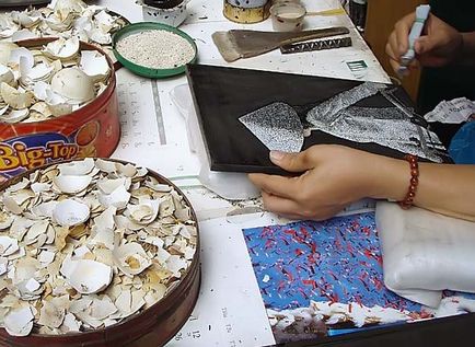 Вироби з яєчної шкаралупи - техніка чорно біла мозаїка