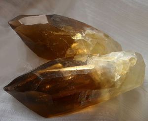 Раухтопаз - димчастий кварц, лікувальні та магічні властивості каменю, фотогалерея мінералу і виробів з