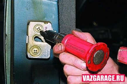 Reglarea încuietorii VAZ 2101