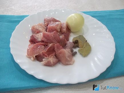 Рецепт червоного борщу на свинині та салом з фото