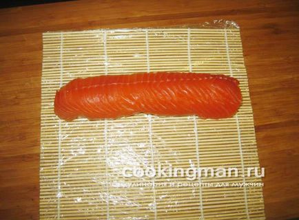 Ролл обгорнутий лососем з сиром Філадельфія - кулінарія для чоловіків