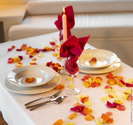 Sărbătoarea romantică pentru o fată, petale de trandafir pentru o seară romantică
