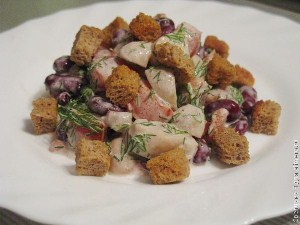 Salată cu rețete de fasole și crouton