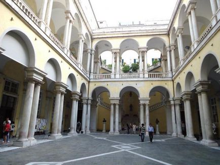 Самостійно в Генуї палаци Роллі