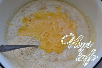 Vaj sütemény húsvéti receptet fényképpel (Friss tojás) Vaj sütemény húsvéti recept egy fotó