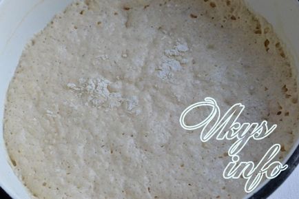 Vaj sütemény húsvéti receptet fényképpel (sdobny sütemény) Vaj sütemény húsvéti recept egy fotó