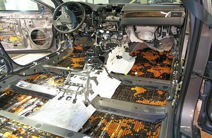Hangszigetelés Toyota Camry V55 Fotóriport - komfort technológia (Camry) Hangszigetelés Toyota Camry V55 Fotóriport - komfort technológia