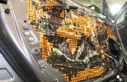 Hangszigetelés Toyota Camry V55 Fotóriport - komfort technológia (Toyota) Hangszigetelés Toyota Camry V55 Fotóriport - komfort technológia