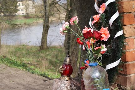 Vérnyomok vezettek a folyó anyja meghalt a vasúti lány arról, hogy lánya megölték (vasút) Vérnyomok vezettek, hogy az anya az elhunyt a folyó vasúti lányok arról, hogy lánya megölte
