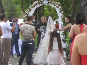 Îndepărtarea vălului este semnificația sacră a ceremoniei de nuntă, împreună cu