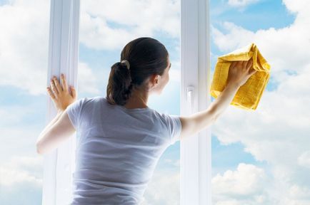 Спеціальний розчин для збереження чистоти вікон надовго