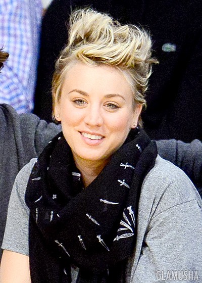 Vágási és frizura Kaley Cuoco (Cuoco) Hajvágás és frizura Kaley Cuoco