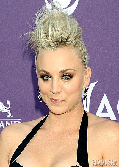 Vágási és frizura Kaley Cuoco (Keighley) Hajvágás és frizura Kaley Cuoco