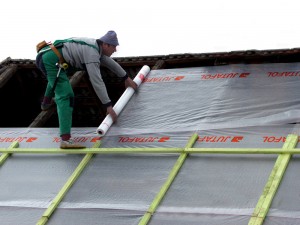 Materiale de constructii pentru un acoperiș, o gamă de materiale de acoperire și elemente de fixare