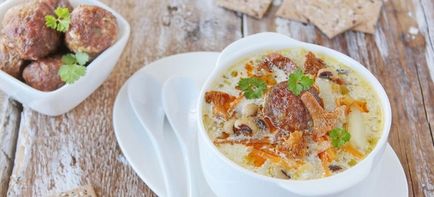 Chanterelle supa - retete delicioase de supa de cremă, brânză și mâncăruri de cremă cu bac și carne de pui