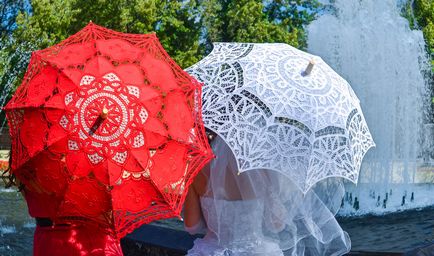 Весільні аксесуари - мереживні парасольки різних кольорів і віяло взяти в оренду в Воронежі весільний