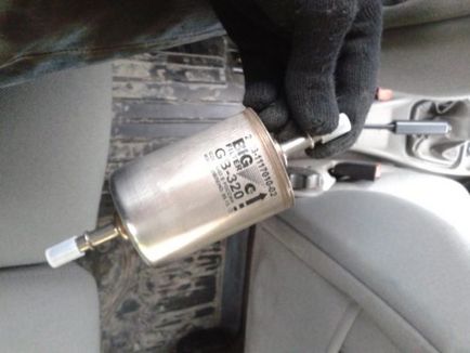 Filtrul de combustibil VAZ 2110-2112 reglementări de înlocuire, unde este și cum să eliminați