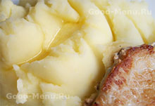 Тушкована картопля з ковбасою - рецепт з фото