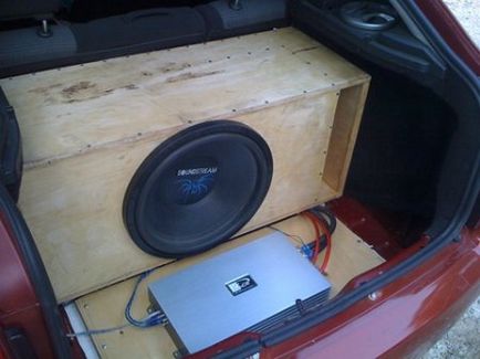 Instalarea subwoofer-ului pe hatchback-ul proroy