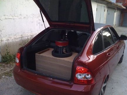 Instalarea subwoofer-ului pe hatchback-ul proroy