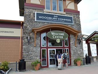 Woodbury common premium outlet в нью-йорку