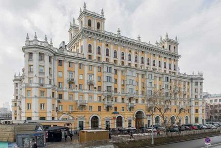 Я живу в «будинку з башточками» у білоруського вокзалу