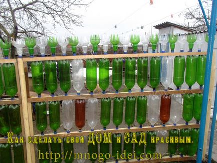 Kerítés és leválnak a műanyag palackok