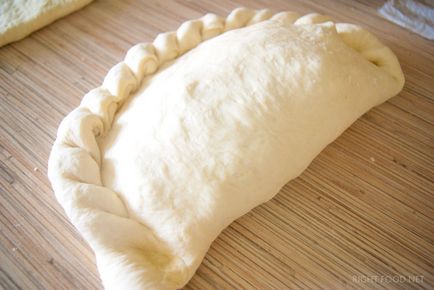 Zárt pizza calzone, lépésről lépésre recept fotók