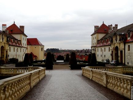 Замки Ледніце і Валтіце