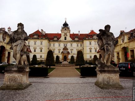 Замки Ледніце і Валтіце