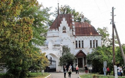 Castelul din coliba din regiunea Kharkiv - castel Sharovskiy