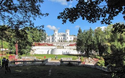 Castelul din coliba din regiunea Kharkiv - castel Sharovskiy