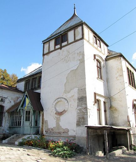 Castelul din coliba din regiunea Kharkiv - castel Sharovskiy