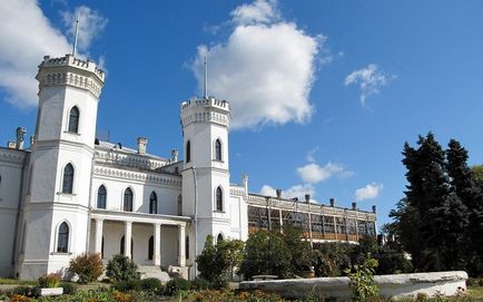 Castelul din coliba din regiunea Kharkiv - castel Sharovskiy