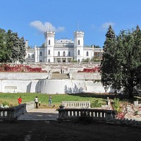 Castelul din coliba din regiunea Kharkiv - castel Sharovskiy