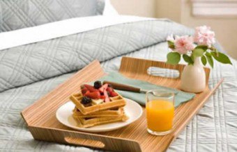 Сніданок в ліжко - романтичне початок дня