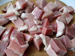 Prăjită în ghivece cu carne de porc și ciuperci
