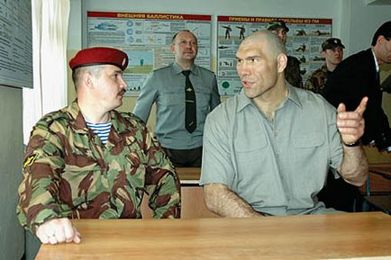 Magazin SWAT - testvér - élő Nikolai Valuev „Fiam fog szolgálni a hadseregben ...”