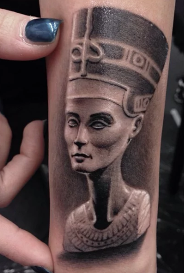 Ce înseamnă un tatuaj nefertiți - ce înseamnă un tatuaj nefertiti