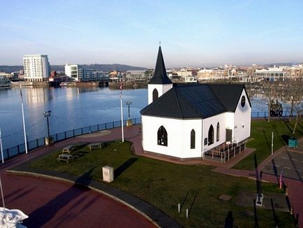 Tour Cardiff - a kulturális örökség, mit látogasson - műemlékek, múzeumok, templomok, paloták és színház (Castle Castle Street) Tour Cardiff - a kulturális örökség, mit látogasson - műemlékek, múzeumok, templomok, paloták és színházak