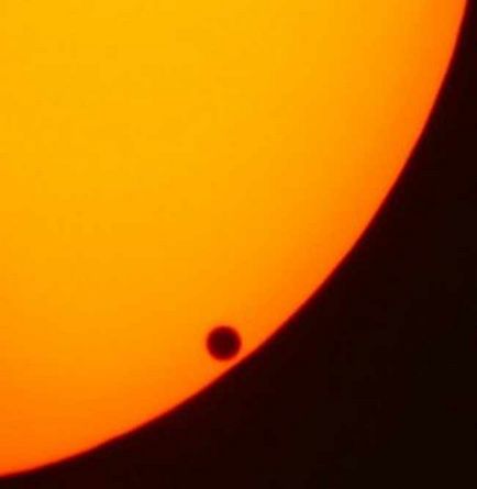 Якого кольору планета Венера фотографії поверхні