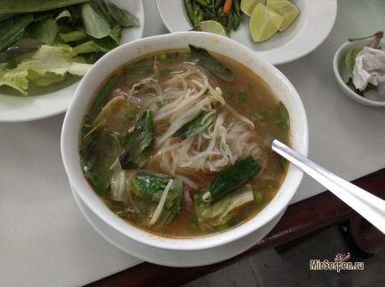 Cum să mâncați în mod corespunzător supă vietnameză din istoria călătoriei reale